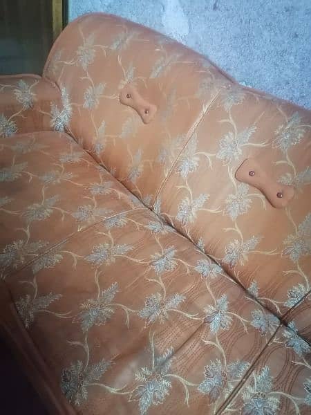 Imported sofa set in good condition urgent for sale 6