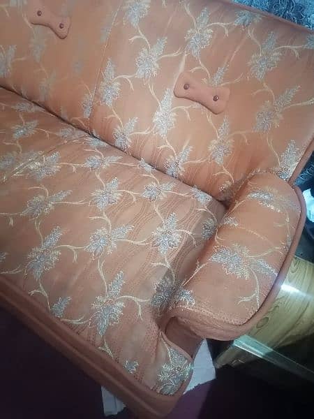Imported sofa set in good condition urgent for sale 8
