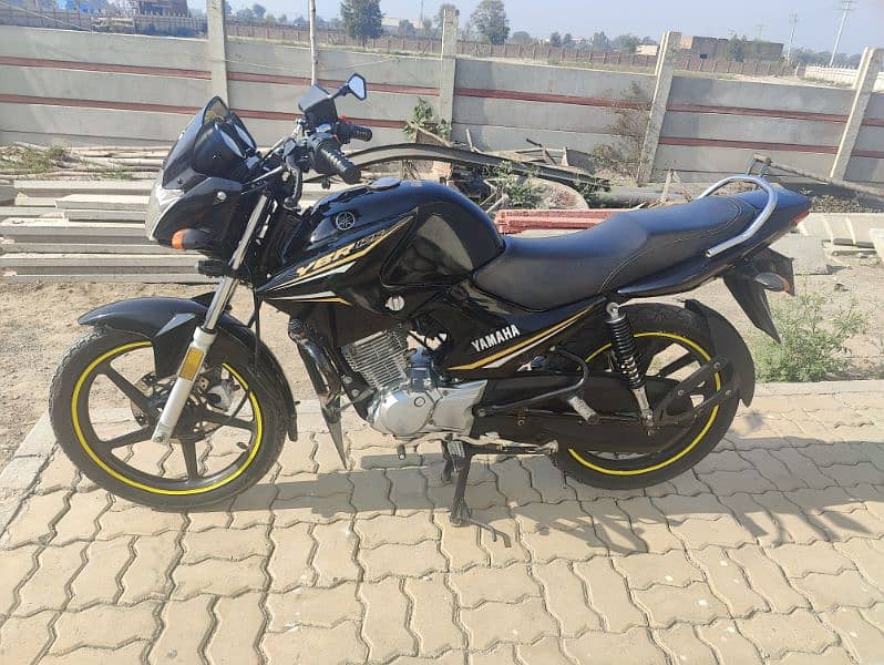 Yamaha ybr 125 Black colour. 4