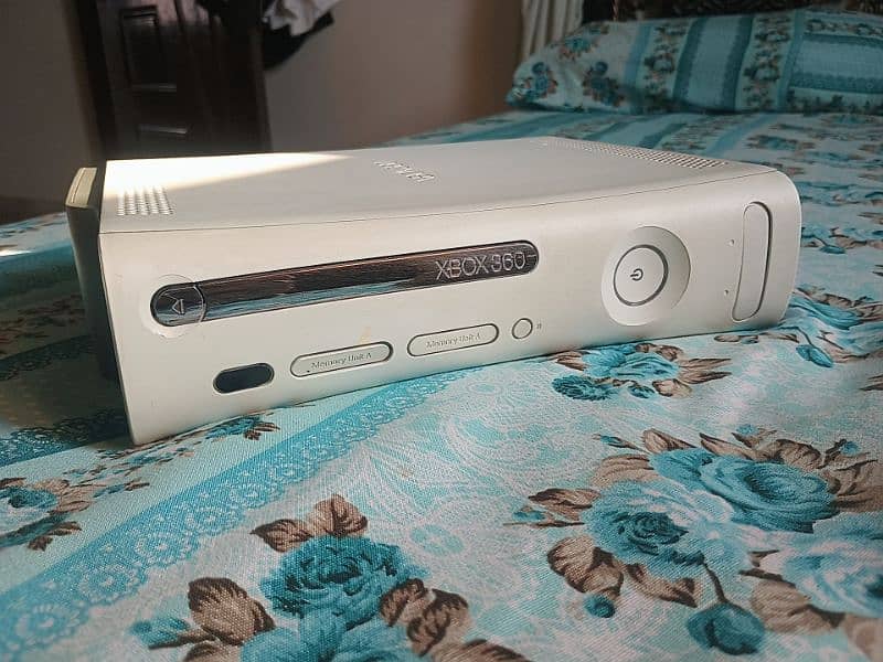 Xbox 360 with Original charger and original two wireless controller 3