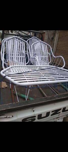 brand new 4 lawn chairs with table 1
