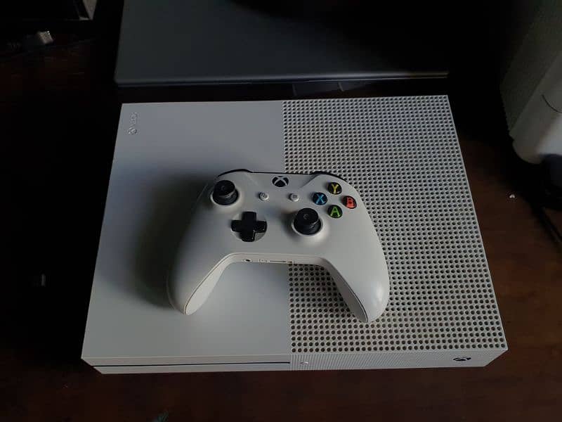 Xbox one s 500 gb PERFECT CONDITION free ethernet cable) 1