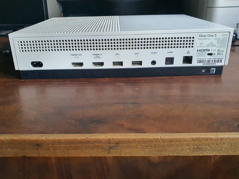 Xbox one s 500 gb PERFECT CONDITION free ethernet cable) 5