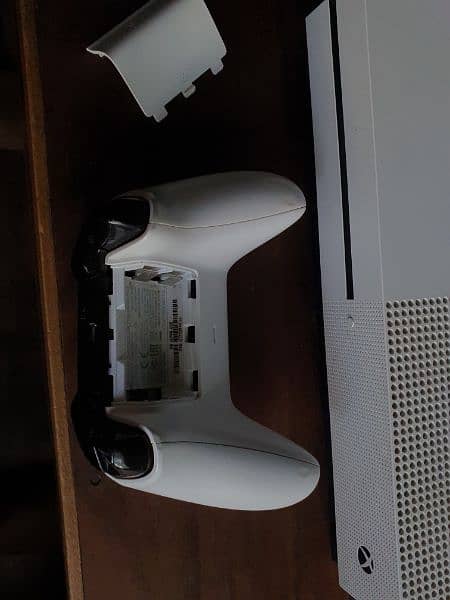 Xbox one s 500 gb PERFECT CONDITION free ethernet cable) 9