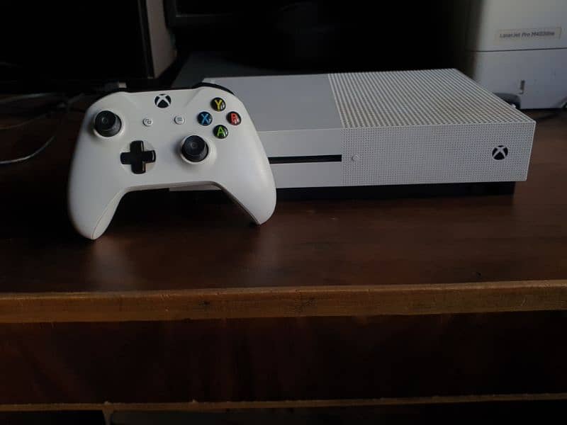Xbox one s 500 gb PERFECT CONDITION free ethernet cable) 11