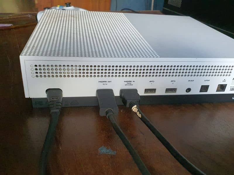 Xbox one s 500 gb PERFECT CONDITION free ethernet cable) 17