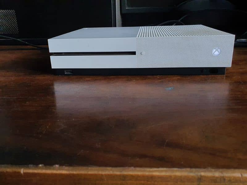 Xbox one s 500 gb PERFECT CONDITION free ethernet cable) 18