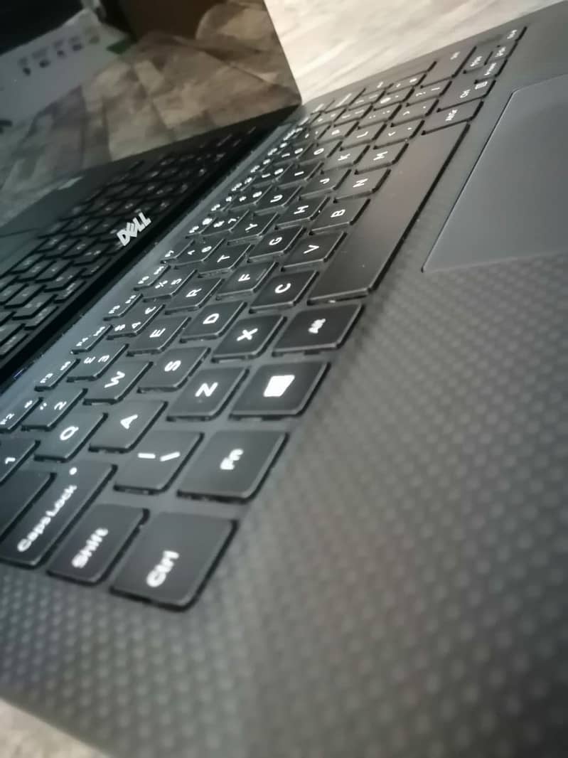 Dell XPS 13 9360 Ultra Hi End 13.3″ FHD  Core i5 7th Gen 8