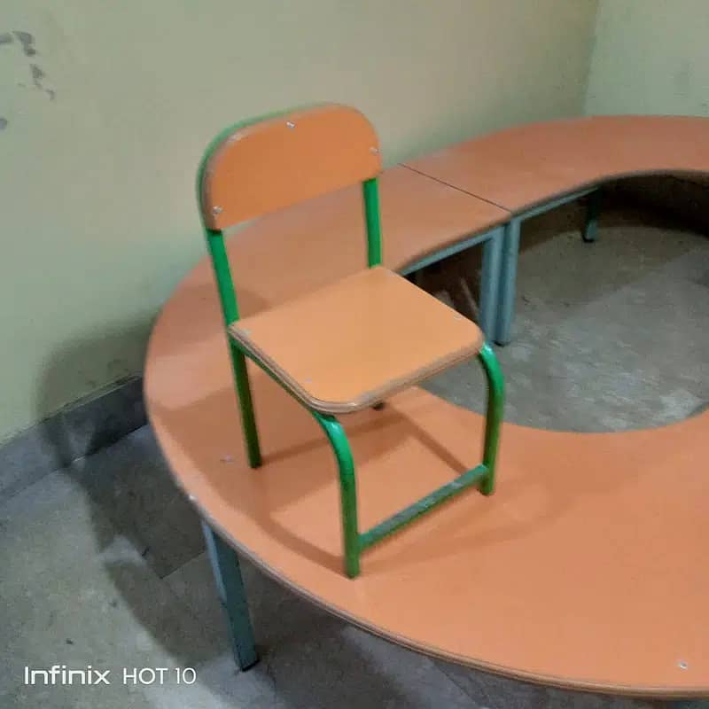 School chairs and tables 3