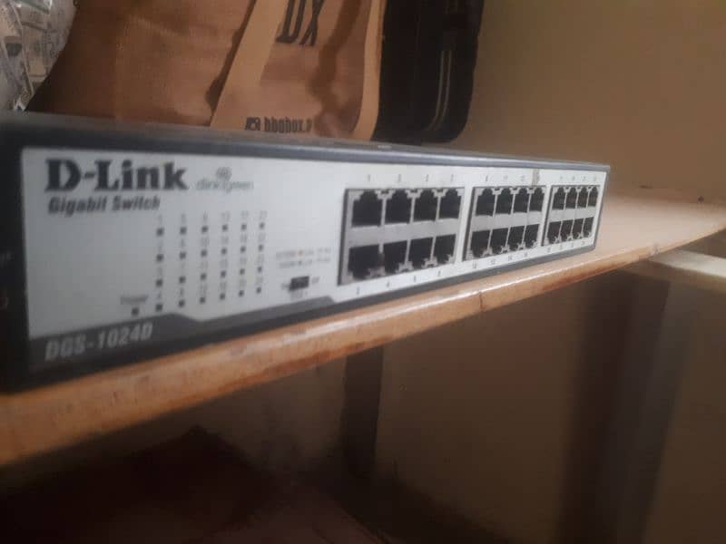 24 Ports D-Link Networking Switch 0