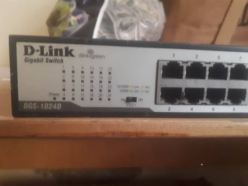 24 Ports D-Link Networking Switch 0