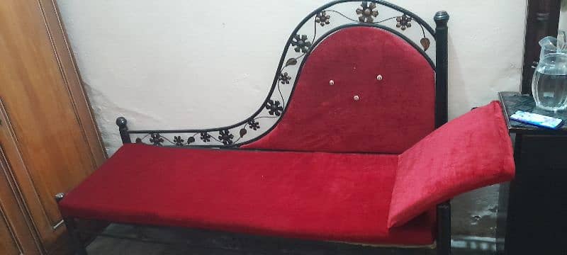 side sofa in good condition iron made 1