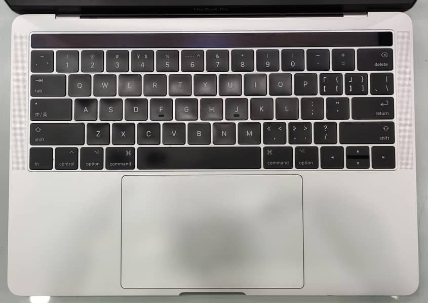 Apple Macbook Pro 13" (2016) 1