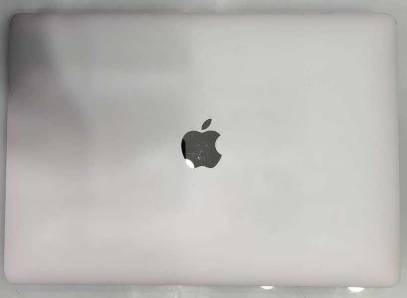 Apple Macbook Pro 13" (2016) 2
