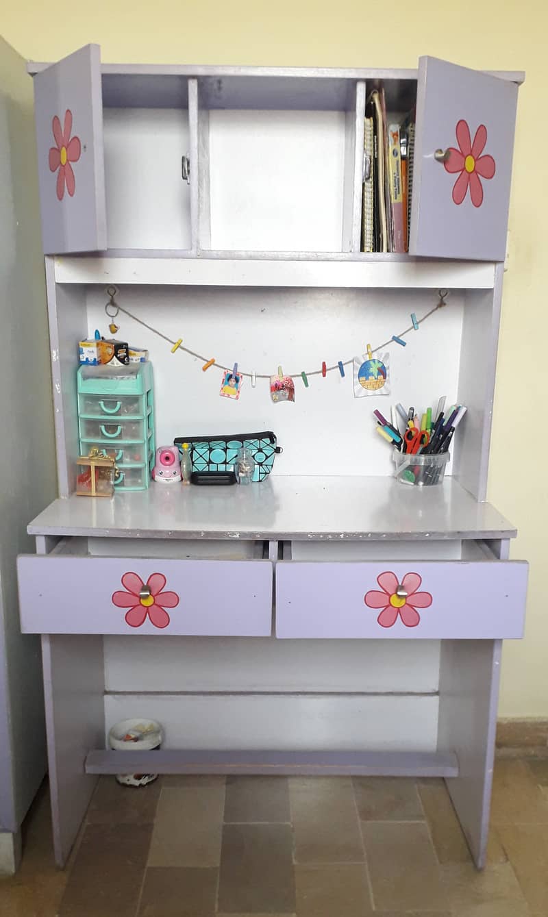 Beautiful Study desk in good condition 1