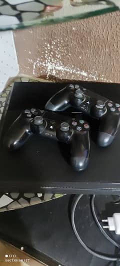 PS4 jailbreak with 2 controllers 5 games already installed