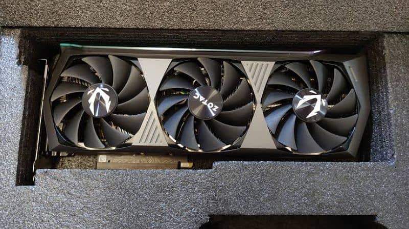 ZOTAC RTX 3080 Amp Holo EIDITION 4