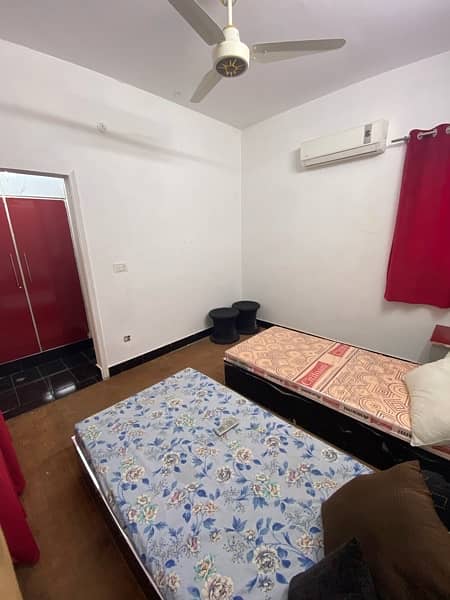 LUXURY FULLY FURNISHED ROOMS ARE AVAILABLE AT BEST LOCATION OF LAHORE 8
