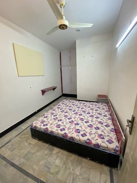LUXURY FULLY FURNISHED ROOMS ARE AVAILABLE AT BEST LOCATION OF LAHORE 7