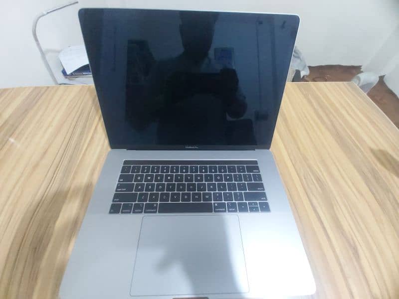 MacOS Monterey (15-inch, 2019) core i7 1