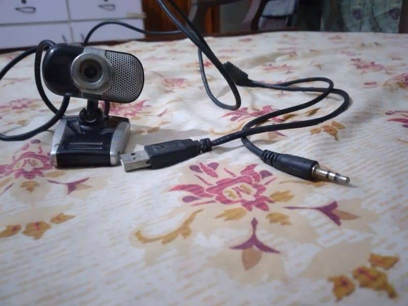web cam is availble for computer n laptop use in good condition 3