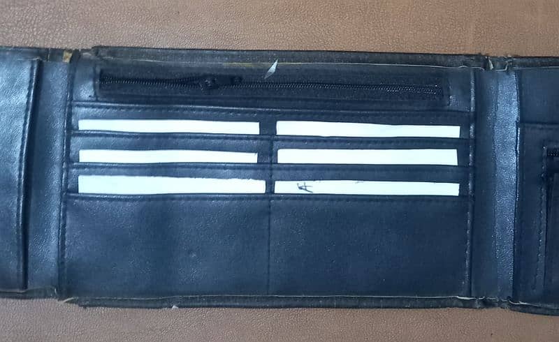 Money & Credit Cards Wallet  ( 1 ) real leather 1