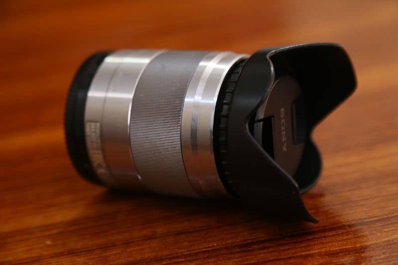 Sony 50 mm  1.8 lens 0