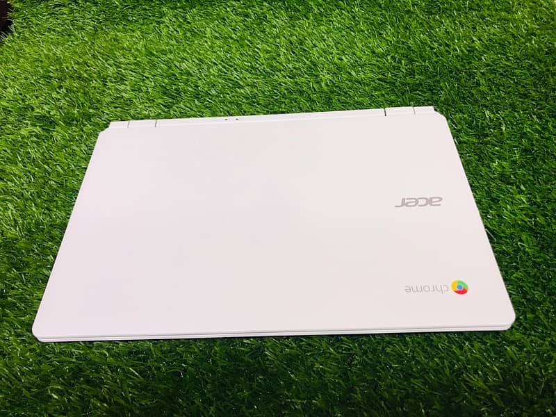 Acer CB3-111-C670 Chromebook + Laptop 4