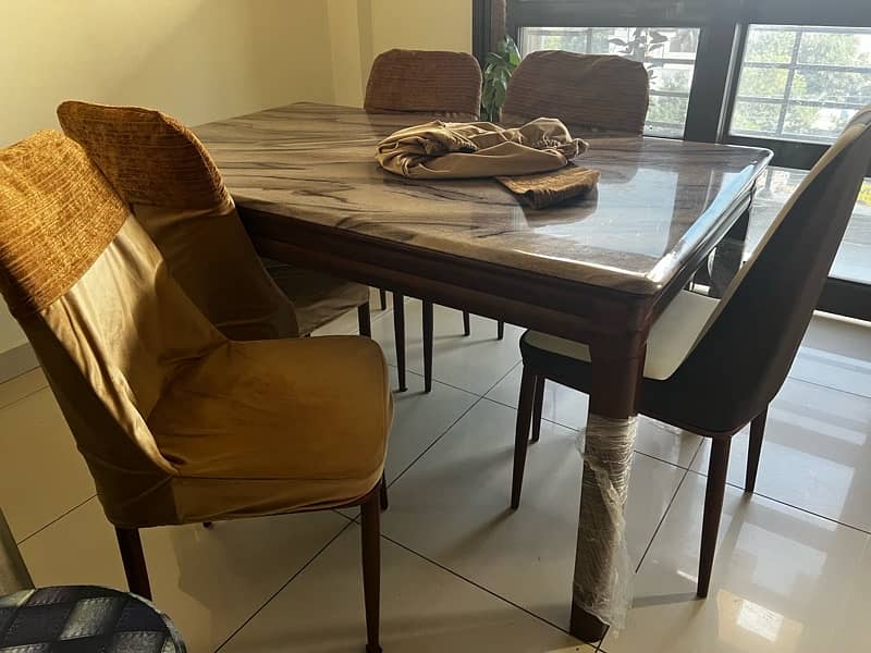 Completely new table, used only for a 2 months. 1