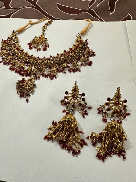Necklace earrings and Bindiya jewellery set. 1