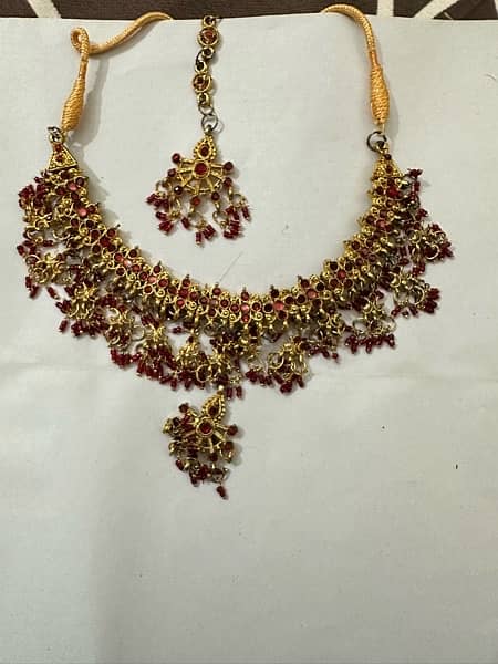 Necklace earrings and Bindiya jewellery set. 3