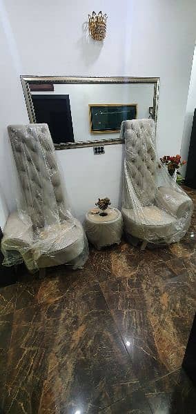 bedroom chairs with table