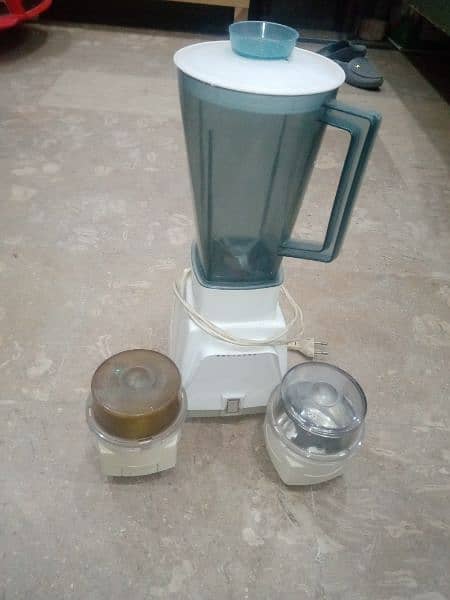 Juicer blender and mixee 2