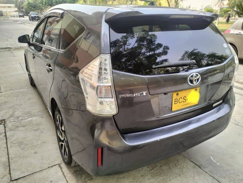 Toyota Prius Alpha 1.8. Fuel Saving Hybrid. B/than corolla city civic 3