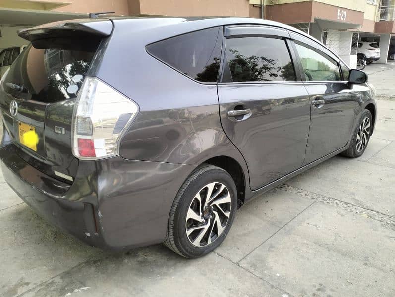 Toyota Prius Alpha 1.8. Fuel Saving Hybrid. B/than corolla city civic 4