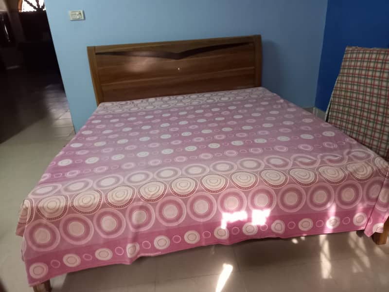 king size bed and dressing table for sale 3