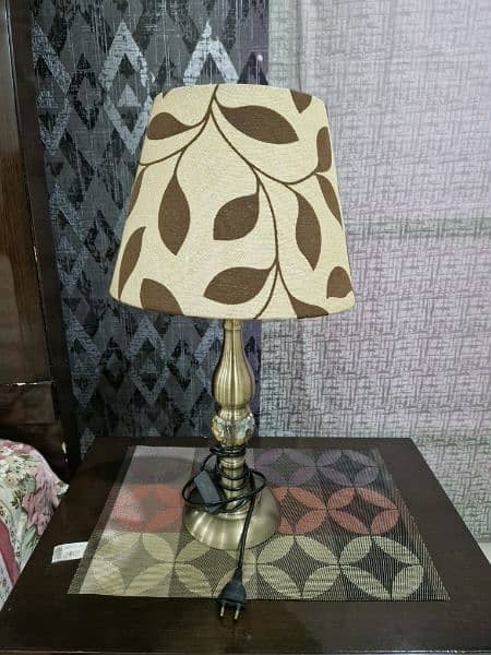 A pair of Table lamps slightly used in excellent condition 2