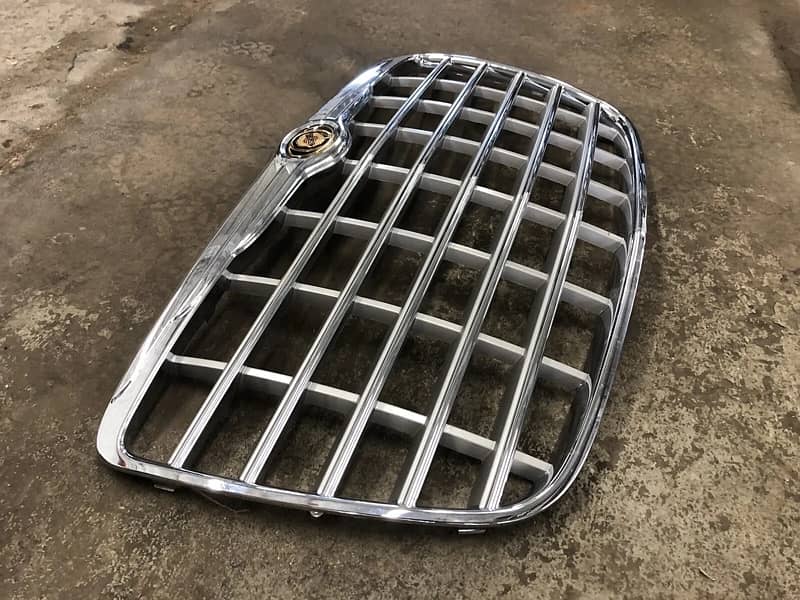 Chrysler 300c Front Grill 1