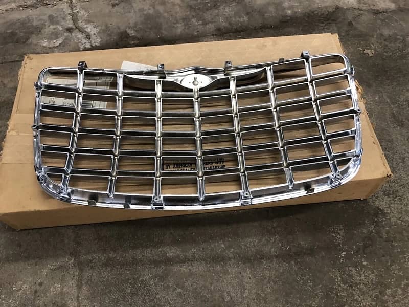 Chrysler 300c Front Grill 5