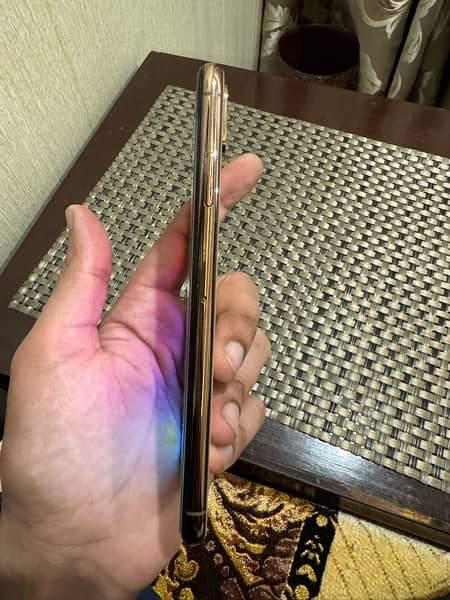 Apple iPhone XS Max Gold 256 GB Dual PTA Approved 7