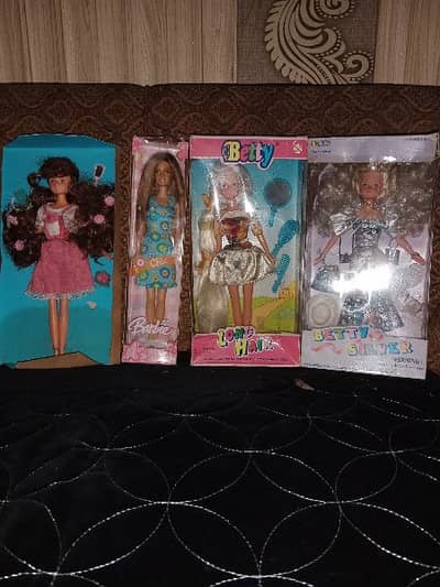 dolls Barbie doll houses/all kinds Barbies sale