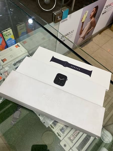 Apple Watch Series 6 44MM With Original charger and box 3