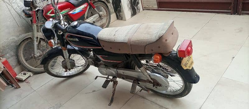 Honda cd70 classic japan antique in new condition 3