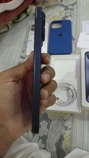 iphone 15 pro max 256 HK blue titanium sirf  8.5 month ipple warrant 1
