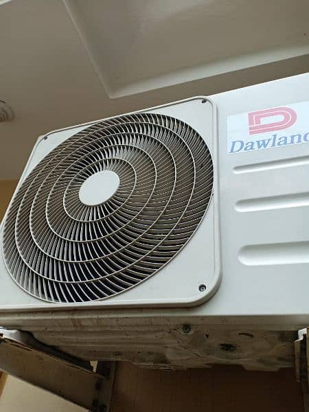 Dawlance 1.5 ton inverter AC heat and cool in genuine condition 1