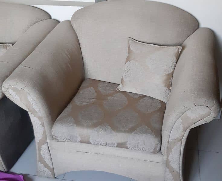 beautiful sofa set urgent sale 1