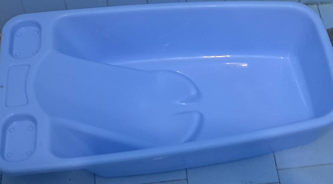 Brandnew bath tub upto 3  years old 0