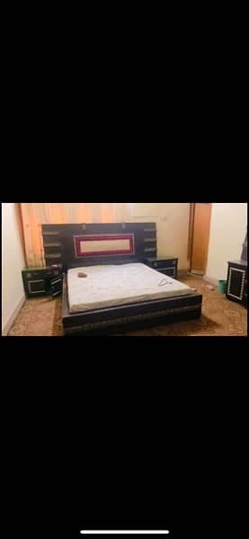 FULL WOODEN KING SIZE BED SET WITH FULL SIZE DRESSING TABLE 0