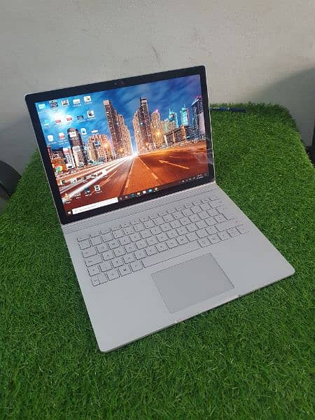 Microsoft surface Book 4k display i5 6th 4GB shared graph 7