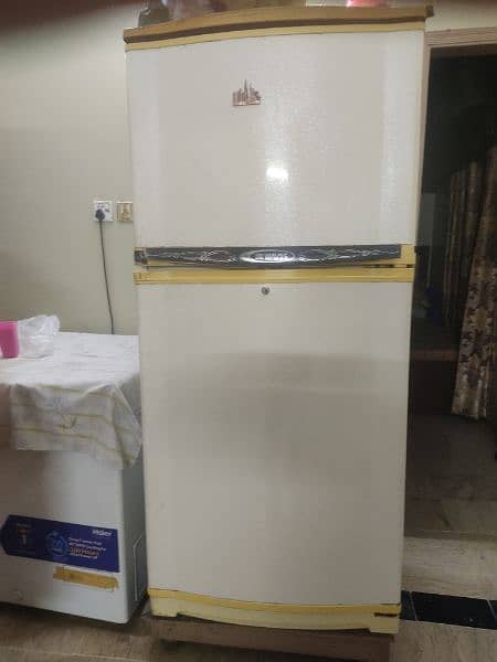 Fridge 18 cbft available for sale 0